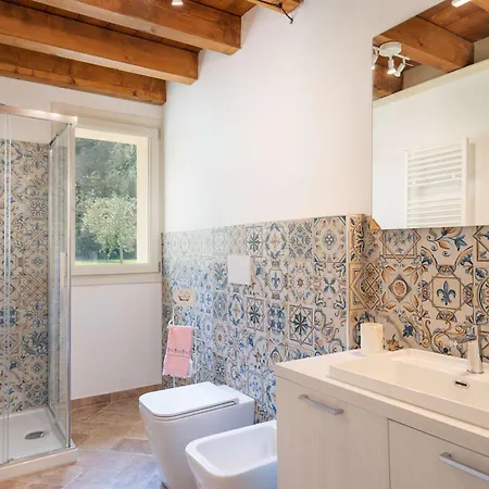 Hillview Near Florence With Pool