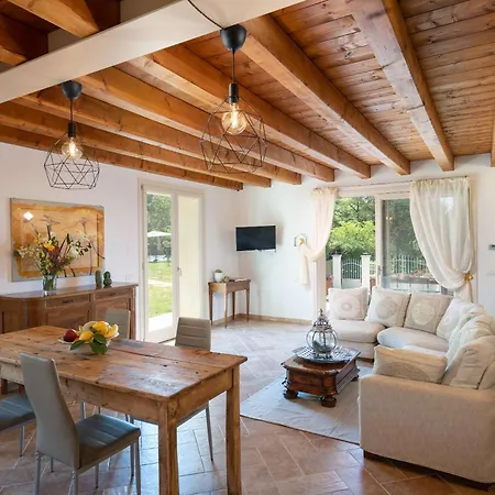 Villa Hillview Near Florence With Pool