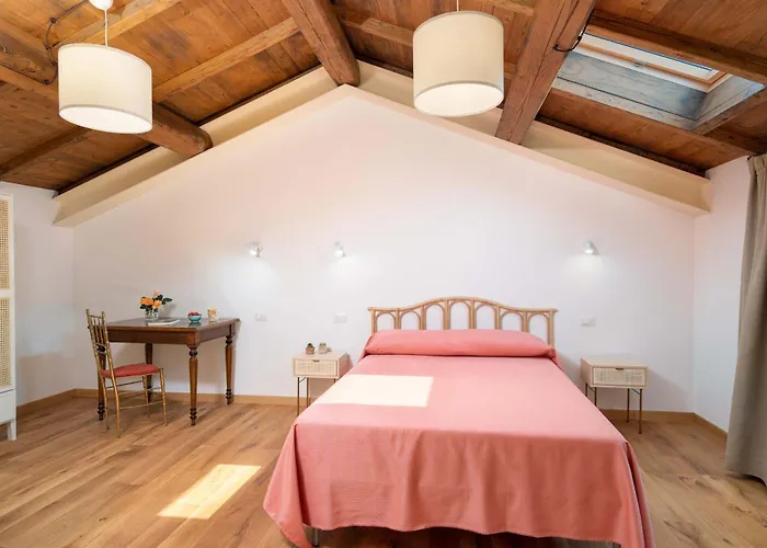 Hillview Near Florence With Pool *
